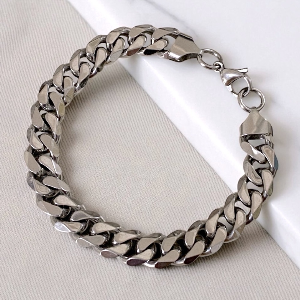 Chunky Curb Chain Silvertone Lobster Bracelet 8in/32g
